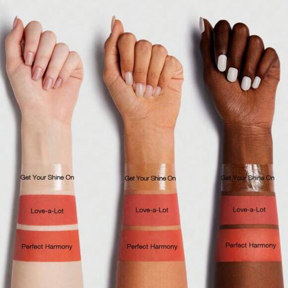 Care Bears x Sheglam Share A Smile Lip Set Matte Lipstick and Lipgloss - Picture 10 of 12